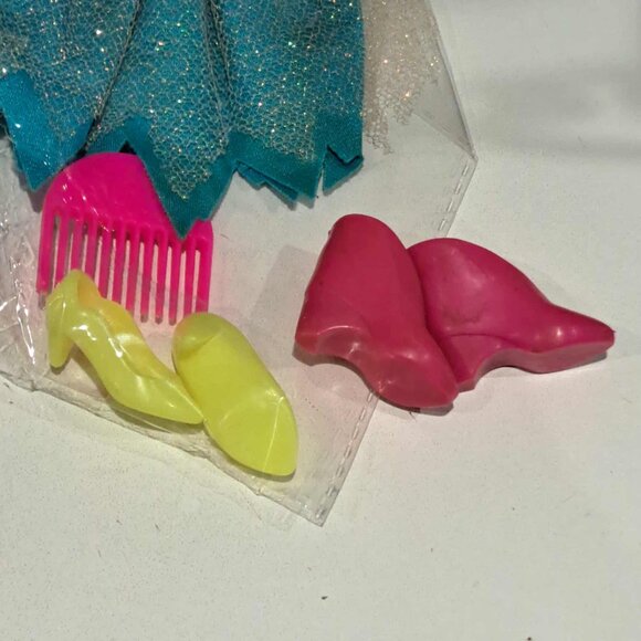 Jem / Jerrica flash an sizzle jem and the holograms toy doll - Picture 4 of 10